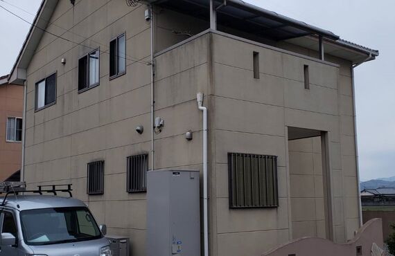 丸亀市でALC外壁の住宅塗装を日本ペイントのパーフェクトトップを使ってツートンカラーに塗装しました